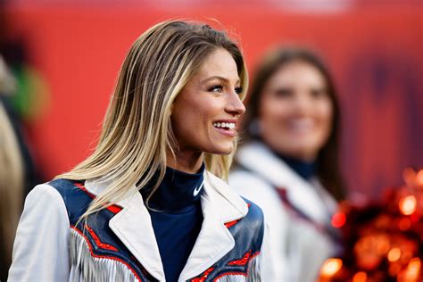 Who is Berkleigh Wright Broncos cheerleader, bio, age, height,。